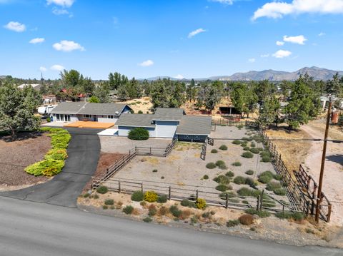 Photo of 1923 NE Upas Avenue, Redmond, OR 97756 (MLS # 220216697)