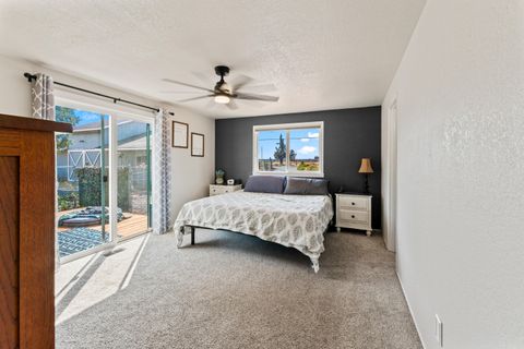 Tiny photo for 1923 NE Upas Avenue, Redmond, OR 97756 (MLS # 220216697)