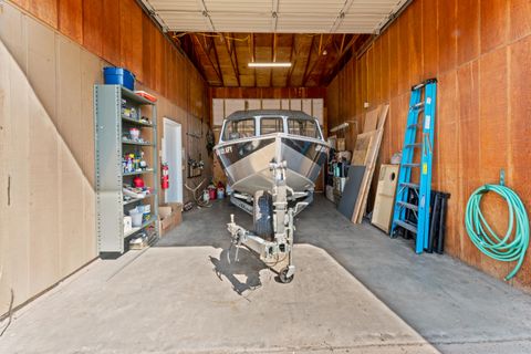 Tiny photo for 1923 NE Upas Avenue, Redmond, OR 97756 (MLS # 220216697)