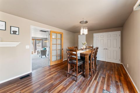 Tiny photo for 1923 NE Upas Avenue, Redmond, OR 97756 (MLS # 220216697)