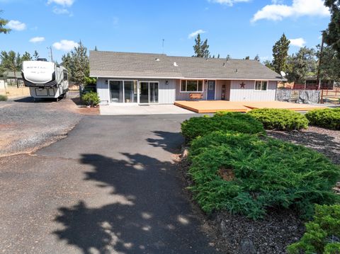 Tiny photo for 1923 NE Upas Avenue, Redmond, OR 97756 (MLS # 220216697)