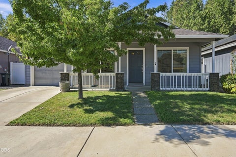 Photo of 122 Sienna Way, Rogue River, OR 97537 (MLS # 220228581)