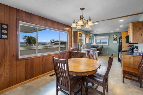 Tiny photo for 501 NW Dogwood Lane, Madras, OR 97741 (MLS # 220219879)