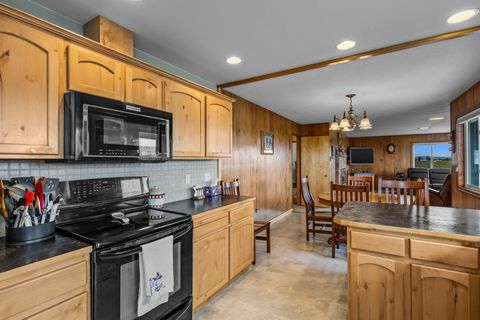 Tiny photo for 501 NW Dogwood Lane, Madras, OR 97741 (MLS # 220219879)