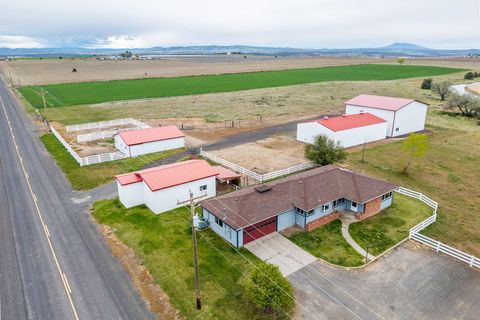 Tiny photo for 501 NW Dogwood Lane, Madras, OR 97741 (MLS # 220219879)