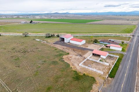 Tiny photo for 501 NW Dogwood Lane, Madras, OR 97741 (MLS # 220219879)