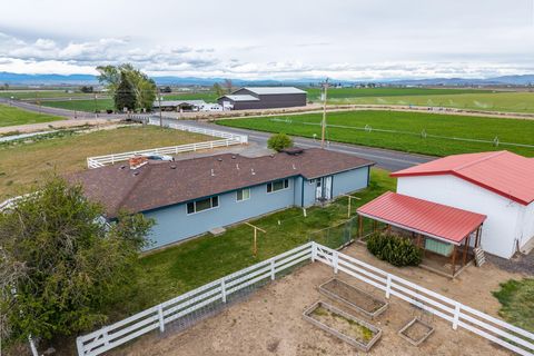 Tiny photo for 501 NW Dogwood Lane, Madras, OR 97741 (MLS # 220219879)