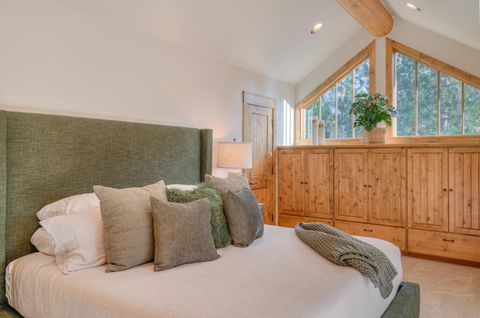 Tiny photo for 56770 Nest Pine Drive, Bend, OR 97707 (MLS # 220213074)