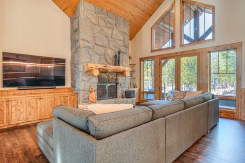 Tiny photo for 56770 Nest Pine Drive, Bend, OR 97707 (MLS # 220213074)