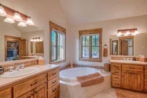 Tiny photo for 56770 Nest Pine Drive, Bend, OR 97707 (MLS # 220213074)