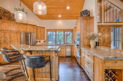 Tiny photo for 56770 Nest Pine Drive, Bend, OR 97707 (MLS # 220213074)