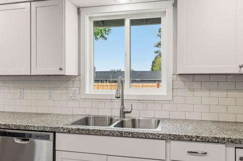 Tiny photo for 2423 Delta Waters Road, Medford, OR 97504 (MLS # 220219986)
