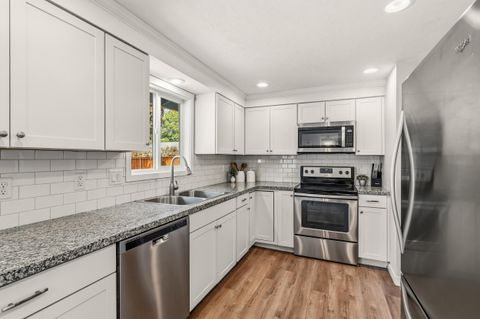 Tiny photo for 2423 Delta Waters Road, Medford, OR 97504 (MLS # 220219986)