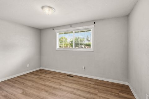 Tiny photo for 2423 Delta Waters Road, Medford, OR 97504 (MLS # 220219986)