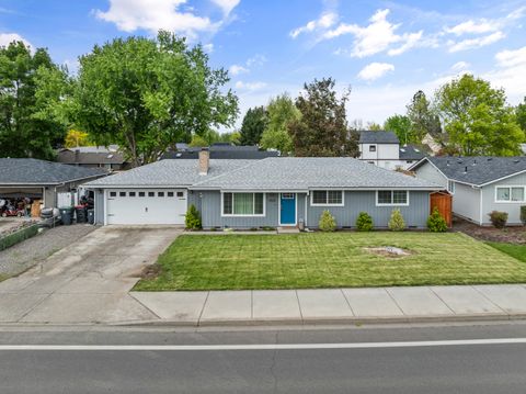 Tiny photo for 2423 Delta Waters Road, Medford, OR 97504 (MLS # 220219986)