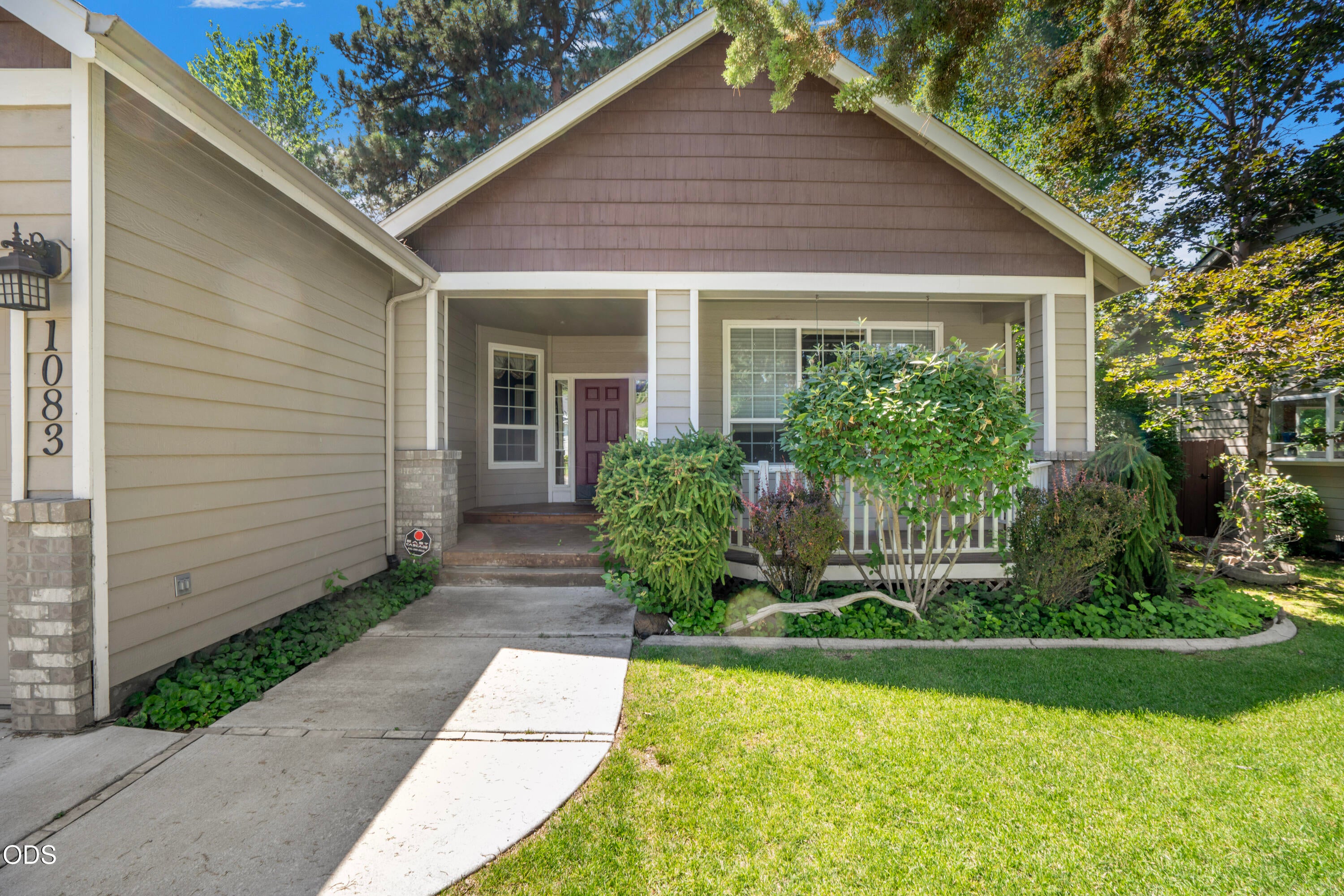 1083 SE Shadowood Drive