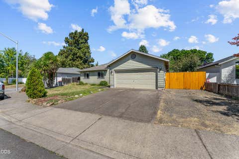 Photo of 1222 Greentree Way, Central Point, OR 97502 (MLS # 220226634)