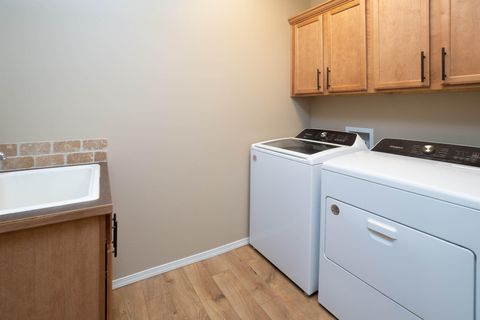 Tiny photo for 1660 W Williamson Avenue, Sisters, OR 97759 (MLS # 220210384)