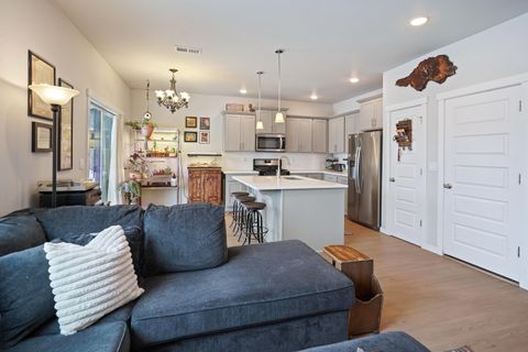 Tiny photo for 51769 Fordham Drive, La Pine, OR 97739 (MLS # 220217240)