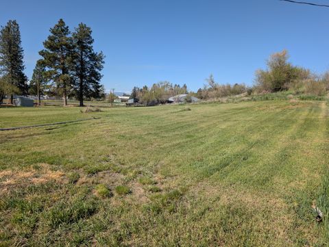 Tiny photo for 2445 5th Street, Malin, OR 97632 (MLS # 220220215)