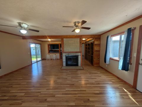 Tiny photo for 2445 5th Street, Malin, OR 97632 (MLS # 220220215)
