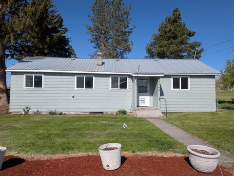 Photo of 2445 5th Street, Malin, OR 97632 (MLS # 220220215)