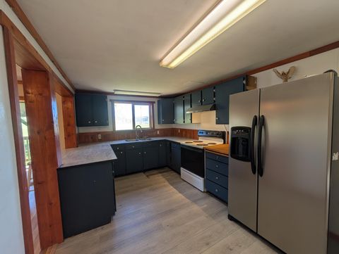 Tiny photo for 2445 5th Street, Malin, OR 97632 (MLS # 220220215)
