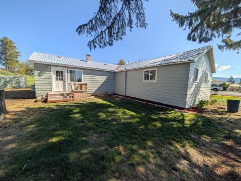 Tiny photo for 2445 5th Street, Malin, OR 97632 (MLS # 220220215)