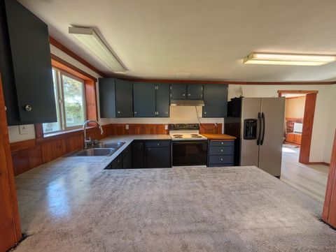 Tiny photo for 2445 5th Street, Malin, OR 97632 (MLS # 220220215)