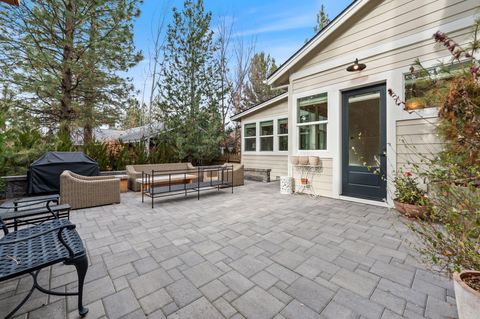 Tiny photo for 61519 Cultus Lake Court, Bend, OR 97702 (MLS # 220215057)