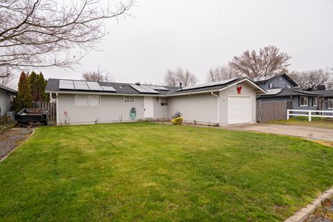 Tiny photo for 2441 N Keene Way Drive, Medford, OR 97504 (MLS # 220212935)