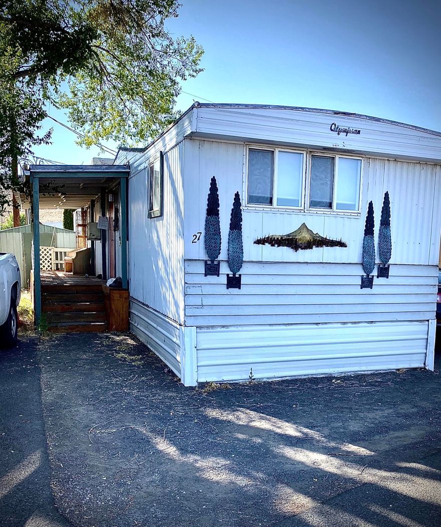 FULLY FURNISHED
Nice well cared for clean manufactured home, move in ready family friendly area.  Buyer must be approved by Park.  Current rent space is $450.00