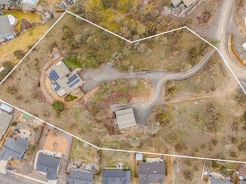 Tiny photo for 2603 NE Meadowcrest Drive, Prineville, OR 97754 (MLS # 220214233)