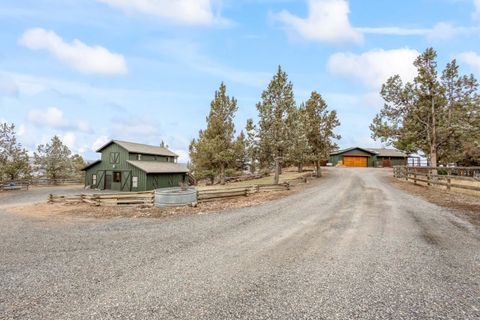 Photo of 2603 NE Meadowcrest Drive, Prineville, OR 97754 (MLS # 220214233)