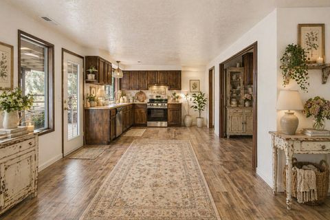 Tiny photo for 7203 NW Westwood Lane, Terrebonne, OR 97760 (MLS # 220220053)