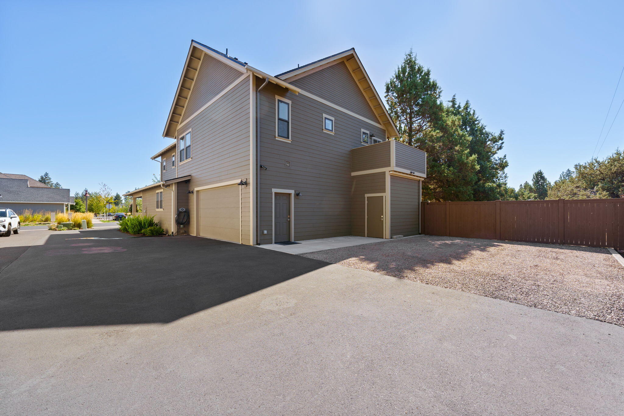 SaddleStone - Residential