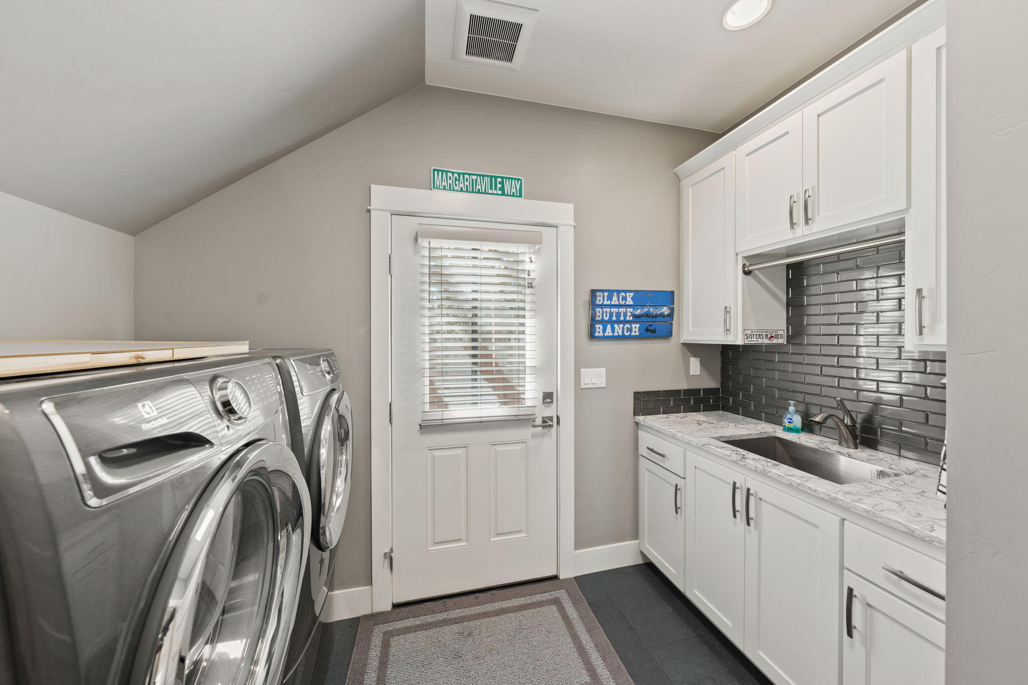 SaddleStone - Residential