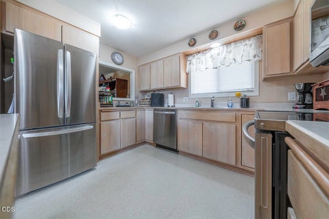 Tiny photo for 1872 Hybiscus Street, Medford, OR 97504 (MLS # 220227192)