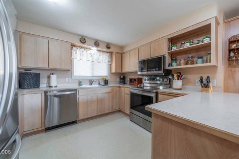 Tiny photo for 1872 Hybiscus Street, Medford, OR 97504 (MLS # 220227192)