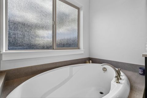 Tiny photo for 20583 Rolen Avenue, Bend, OR 97702 (MLS # 220212599)