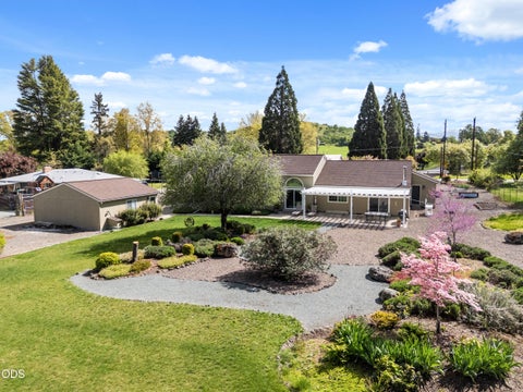 Photo of 3248 Griffin Creek Road, Medford, OR 97501 (MLS # 220226820)