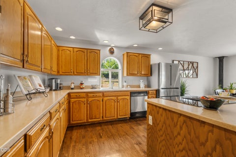 Tiny photo for 3248 Griffin Creek Road, Medford, OR 97501 (MLS # 220226820)
