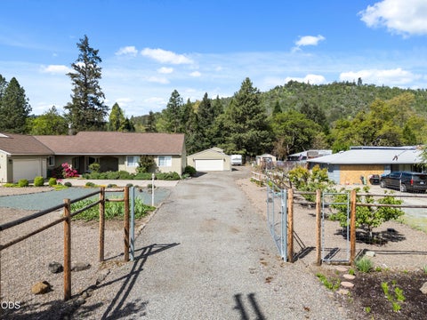 Tiny photo for 3248 Griffin Creek Road, Medford, OR 97501 (MLS # 220226820)