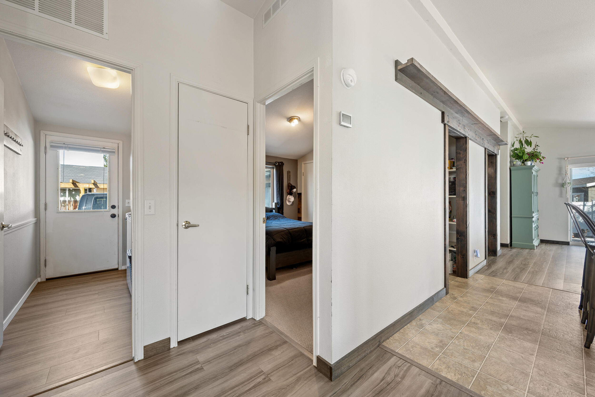 2527 SW Mariposa Loop