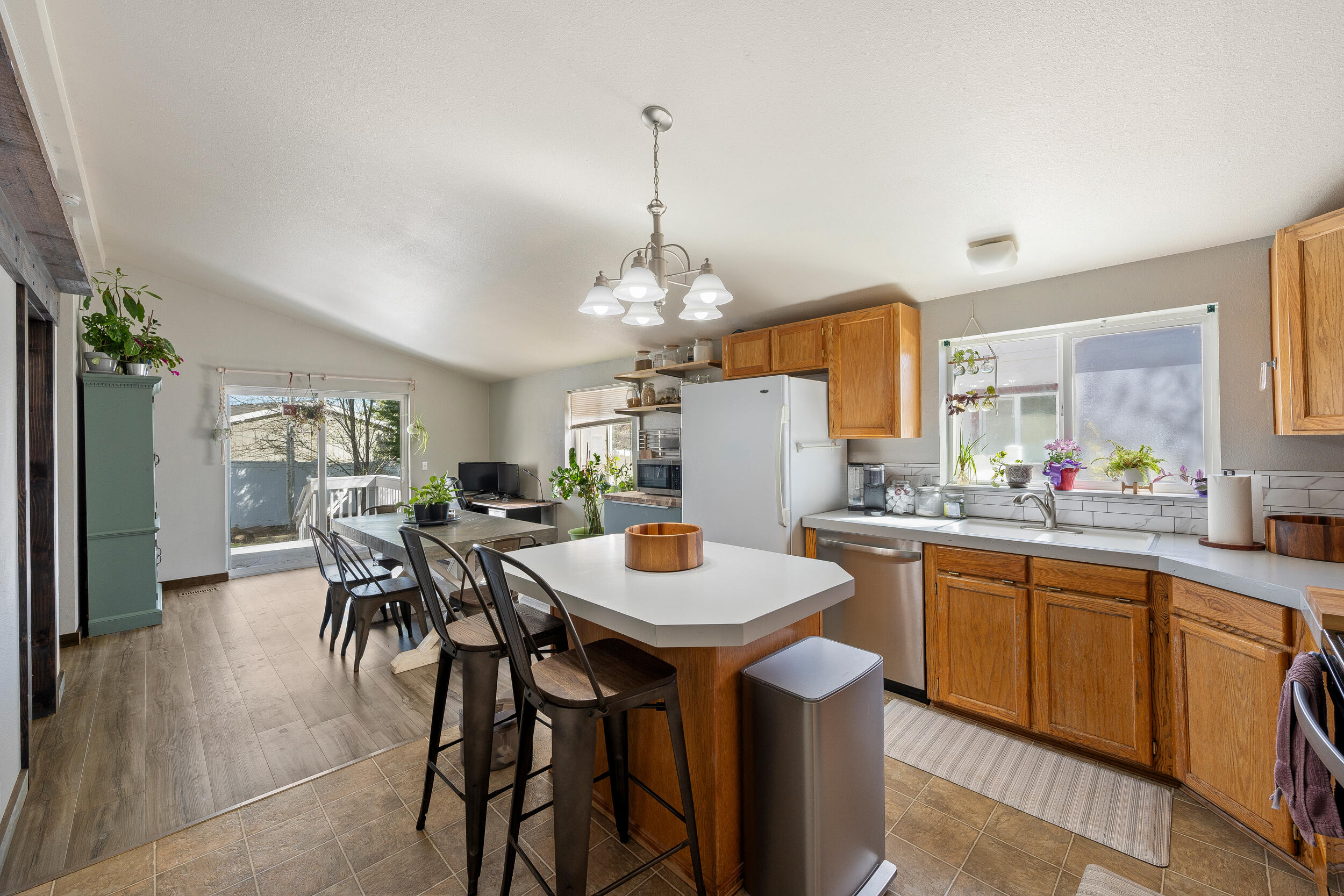 2527 SW Mariposa Loop