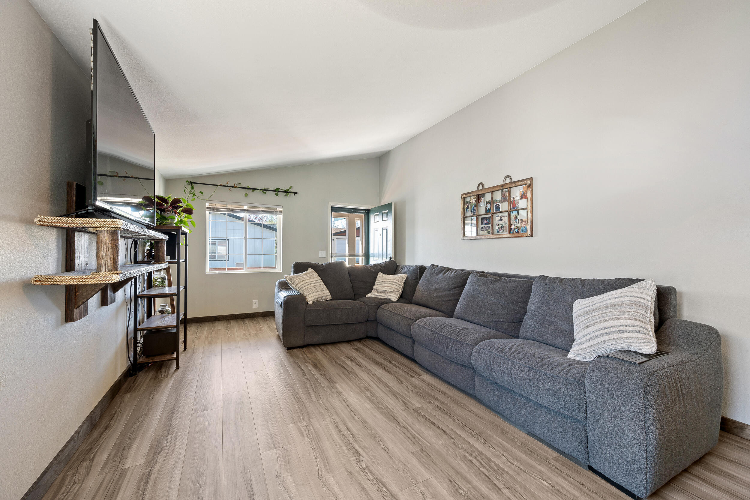 2527 SW Mariposa Loop