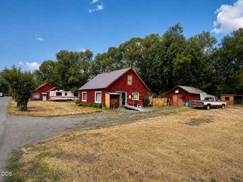 Tiny photo for 605 SE School Street, Enterprise, OR 97828 (MLS # 220227288)