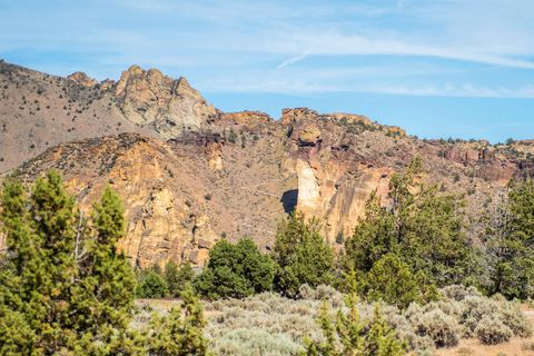 Tiny photo for 711 NE Good Pasture Loop, Terrebonne, OR 97760 (MLS # 220203653)