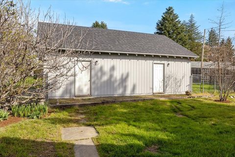 Tiny photo for 832 Wabash Avenue, Medford, OR 97504 (MLS # 220217186)