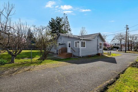 Tiny photo for 832 Wabash Avenue, Medford, OR 97504 (MLS # 220217186)